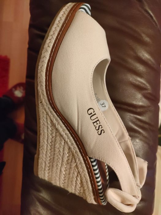 Sandálias da GUESS  tamanho 37