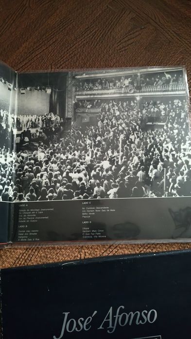 José Afonso caixa box set 3 LPs

José Afonso no Coliseu 2lps

Capas e