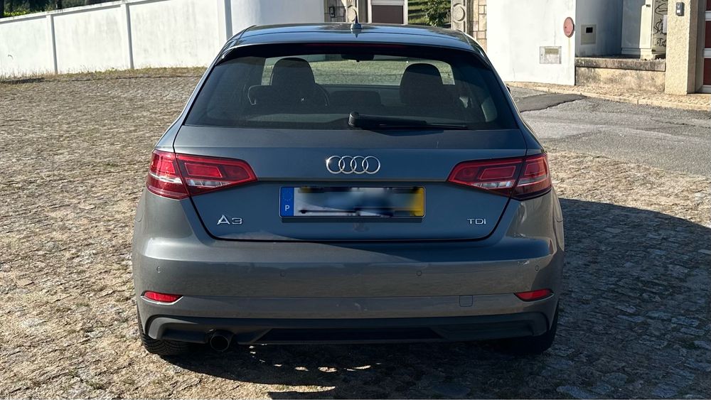 Audi A3 Sportback 1.6 TDI – Nacional – CarPlay – Travões Novos