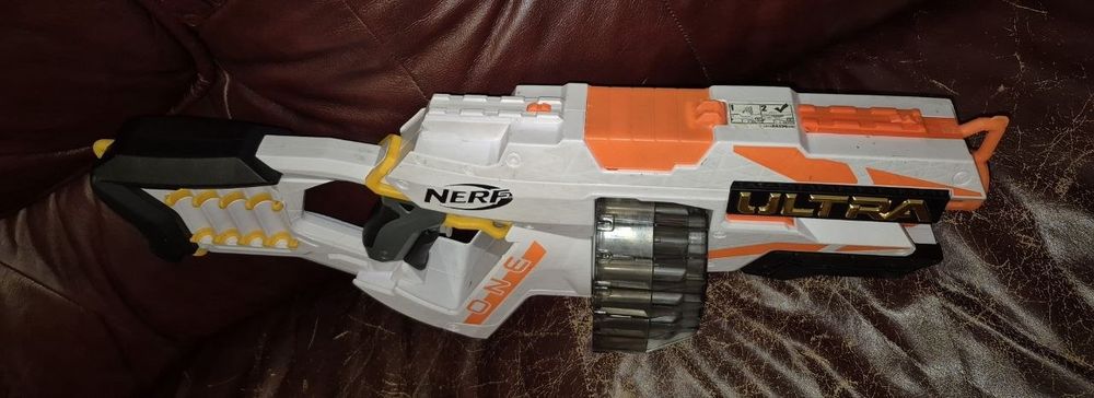 Іграшковий пулемет Nerf Ultra.