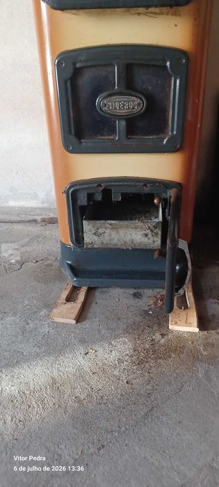 Vendo salamandra antiga a lenha