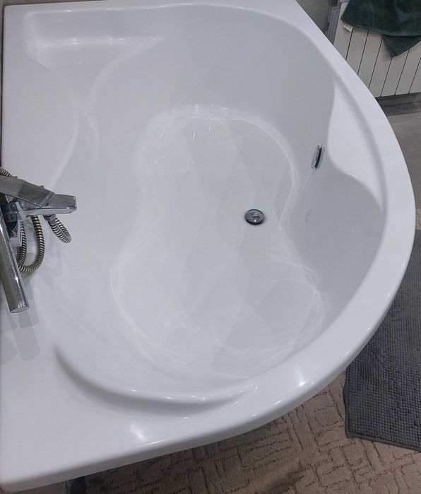 Sprzedam wannę narożną