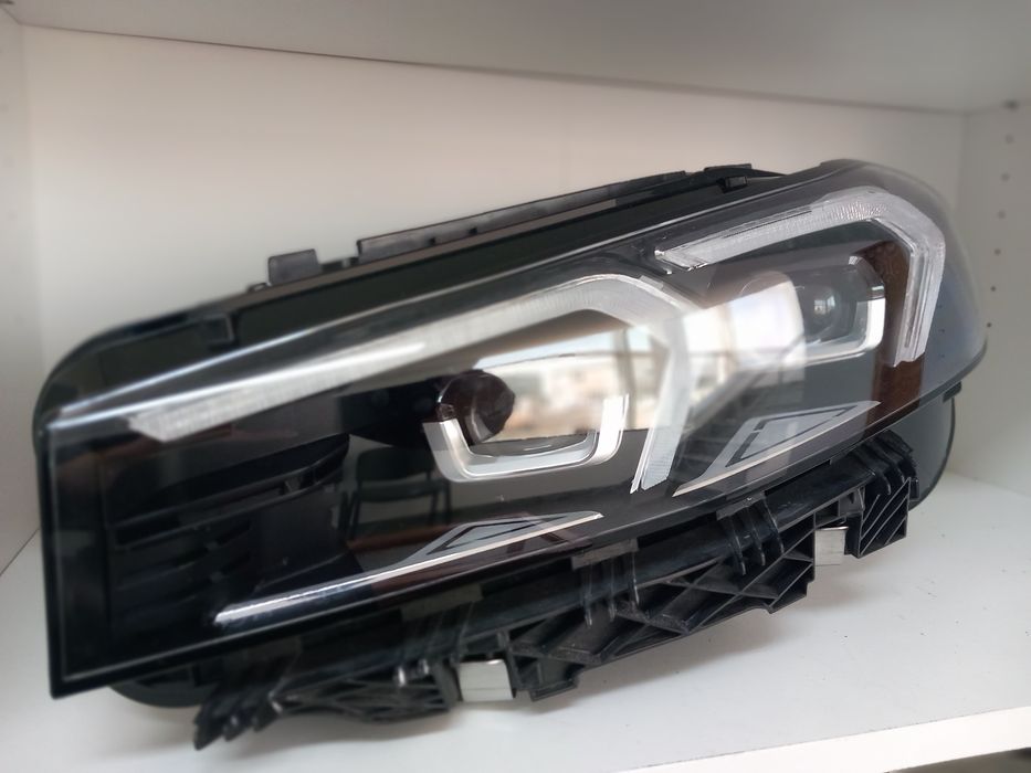 Farol BMW 3 LED esquerdo