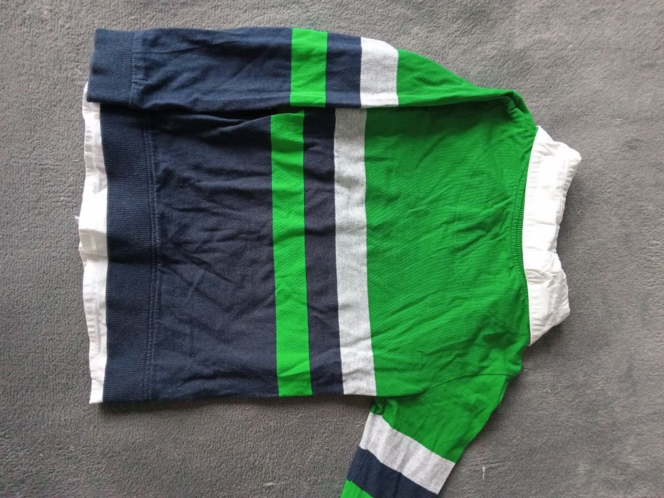 Sweter z kołnierzykiem, r. 128.