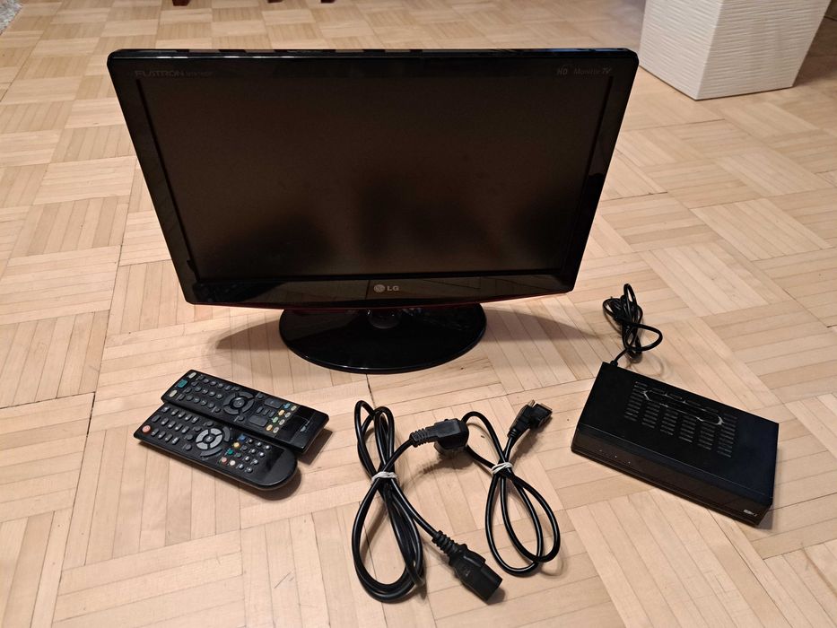 TV z  funkcją monitora (19 cali )+ dekoder.