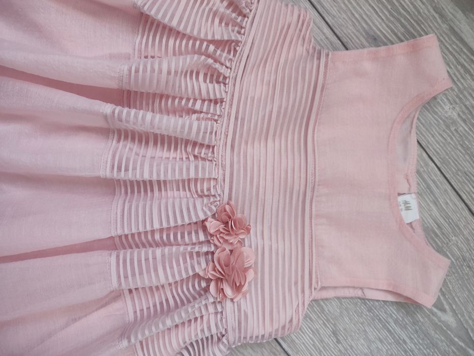 Różowa elegancka sukienka H&M 86