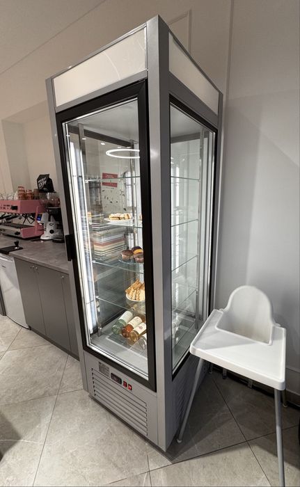 Холодильна вітрина ROSS Torino (кондитерська шафа)