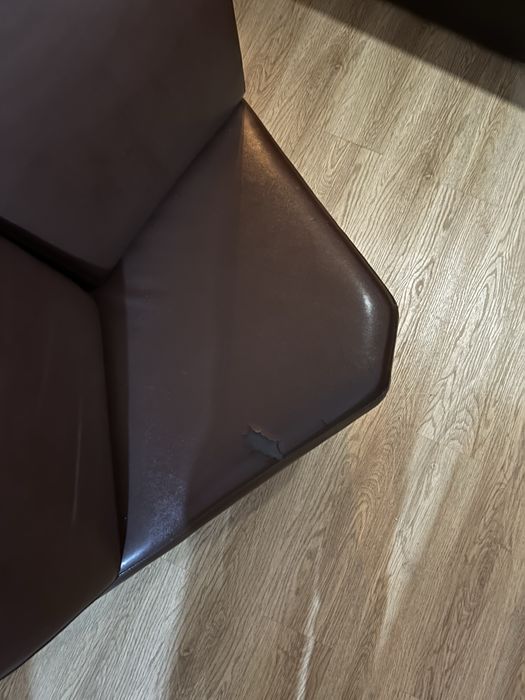 Sofá castanho usado