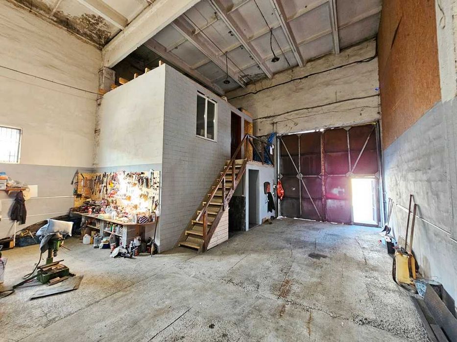 Продається виробничо-складське приміщення в промисловій частині мСтрий