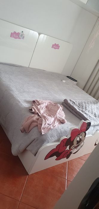 Cama de solteiro de menina
