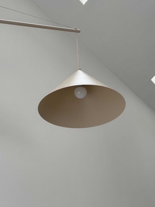 Lampa podłogowa z podstawą z trawertynu Westwing