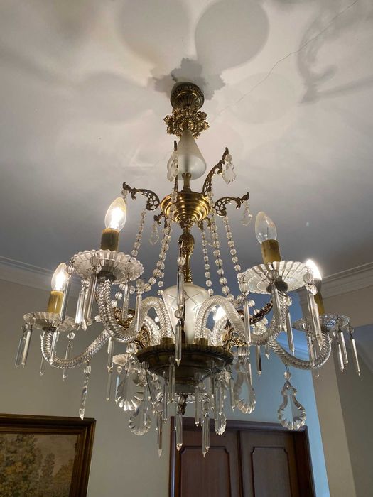 Lustre Maria Teresa em Cristal e Bronze Dourado – Peça Elegante e Imponente