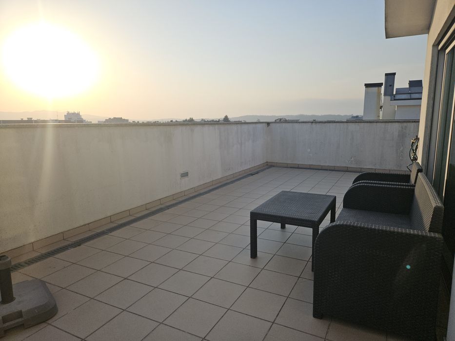 Arrenda-se T1 c/ terraço