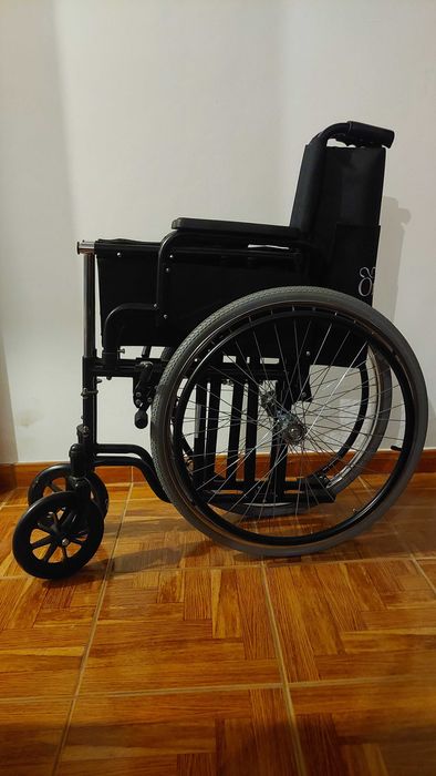 Cadeira de rodas nova