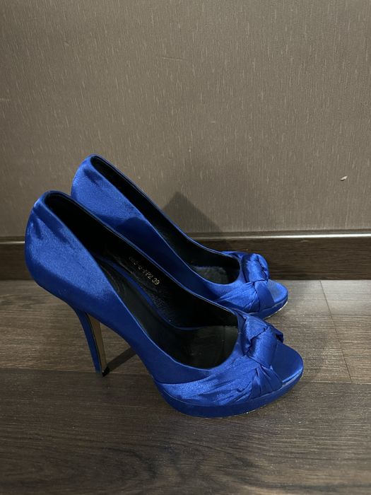 Туфлі жіночі з відкритим носочком