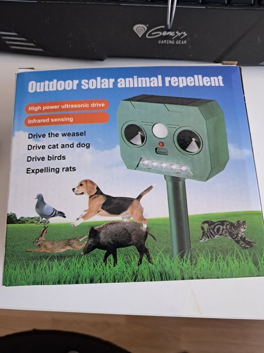 Odstraszacz ultradźwiękowy solarny .