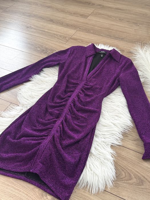 Bershka sukienka błyszcząca dekolt v