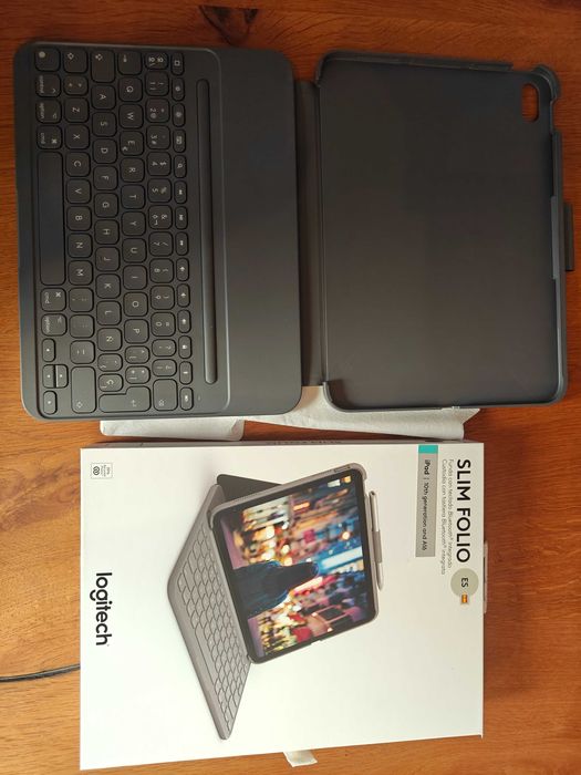 Capa com teclado Slim Folio da Logitech para iPad (A16) (com garantia)