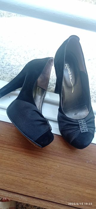 Sapatos camurça preta de cerimónia de senhora tamanho 35.