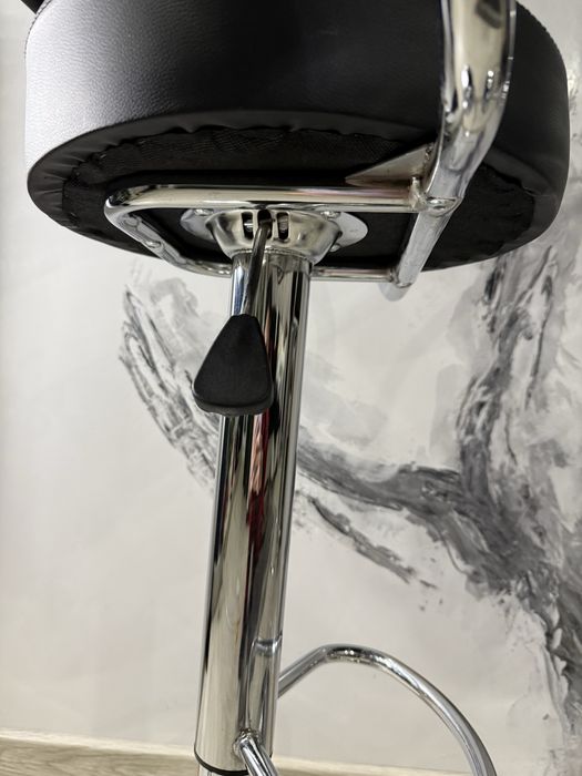 Барний стілець зі спинкою