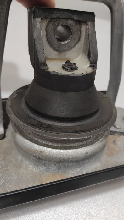 Подушка двигуна 1.9 Renault Trafic