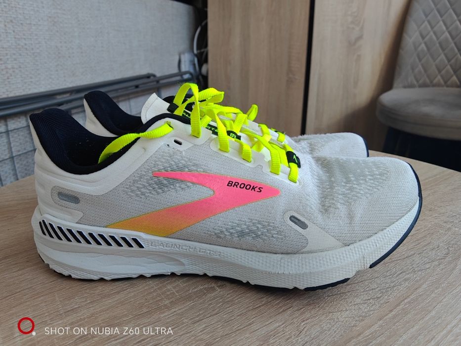 Кросівки Brooks 41