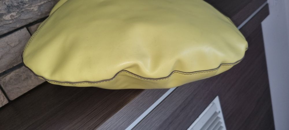 Torebka na ramię marki River Island.
 kolor limonkowy
Wymiary:
-,długo