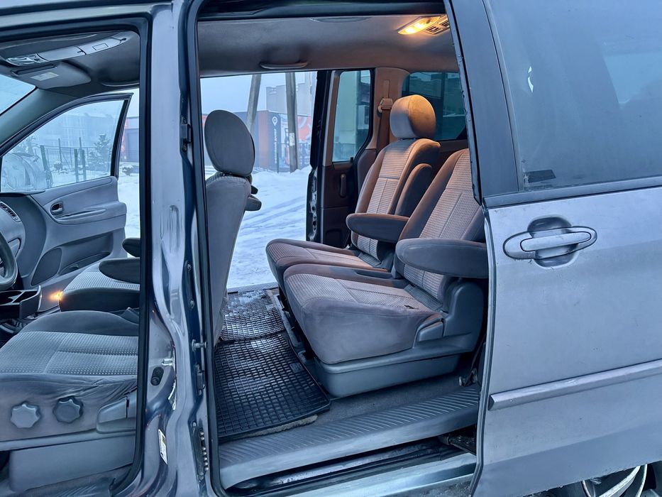 Mazda MPV  6+1  2005 автмат  газ/бенз