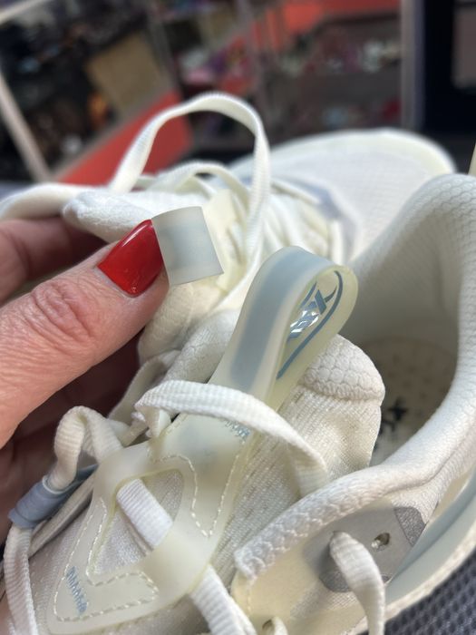 Кросівки (26,5см)