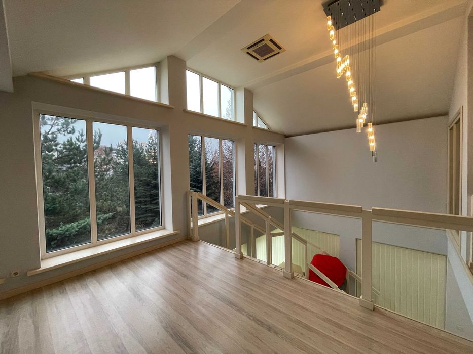 Будинок з ремонтом  на ділянці 18 соток в центральній частині Бучі