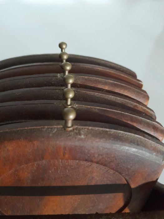 Base de copos em  madeira ( antigas)