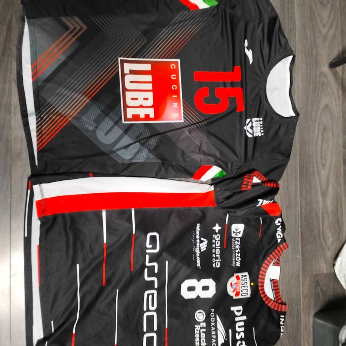 Sprzedam koszulki siatkarskie