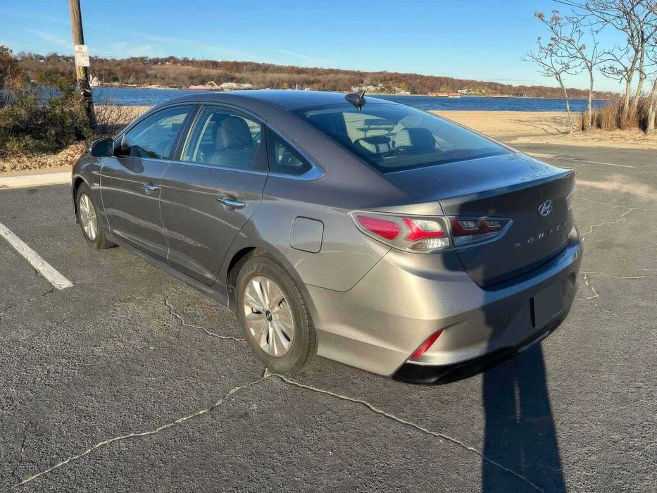 Hyundai Sonata Hybrid Limited      2017