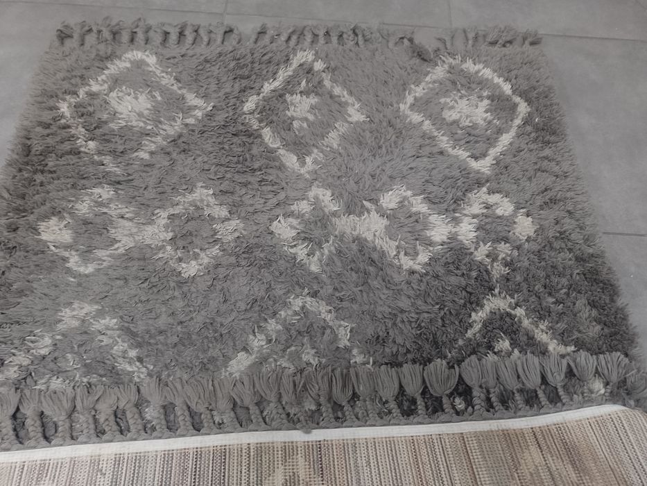 Sprzedam dywan 185x125 cm.