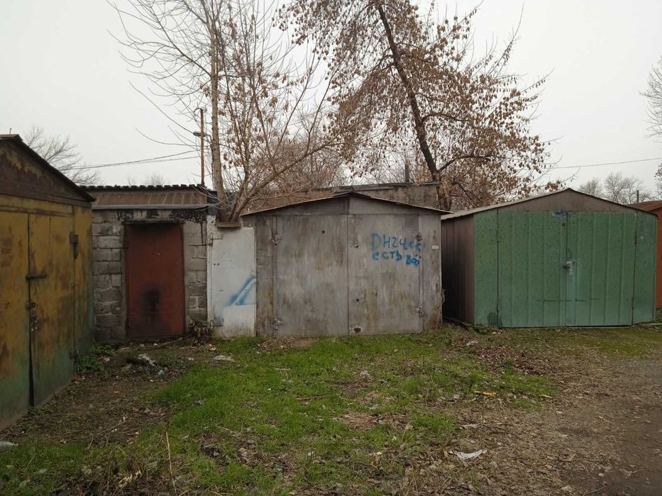Гараж металлический возле автостоянки №1
