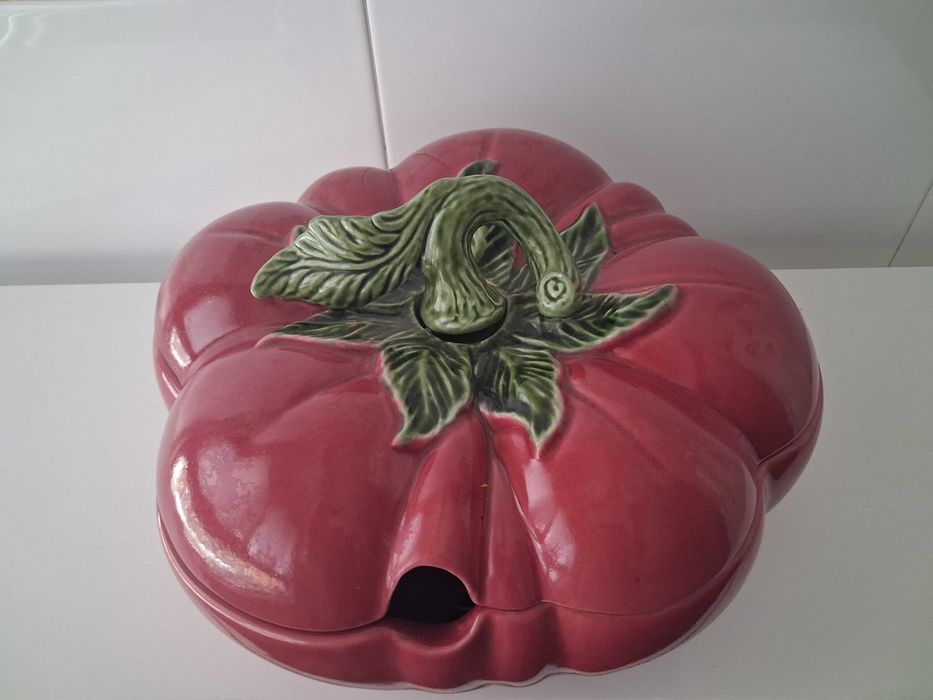 Terrina em forma de tomate