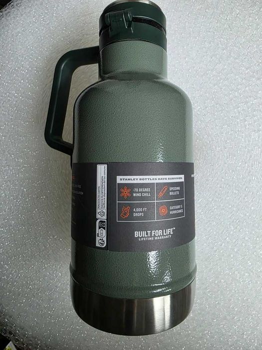 Termos na napoje Stanley 1,9 l zielony, defekt