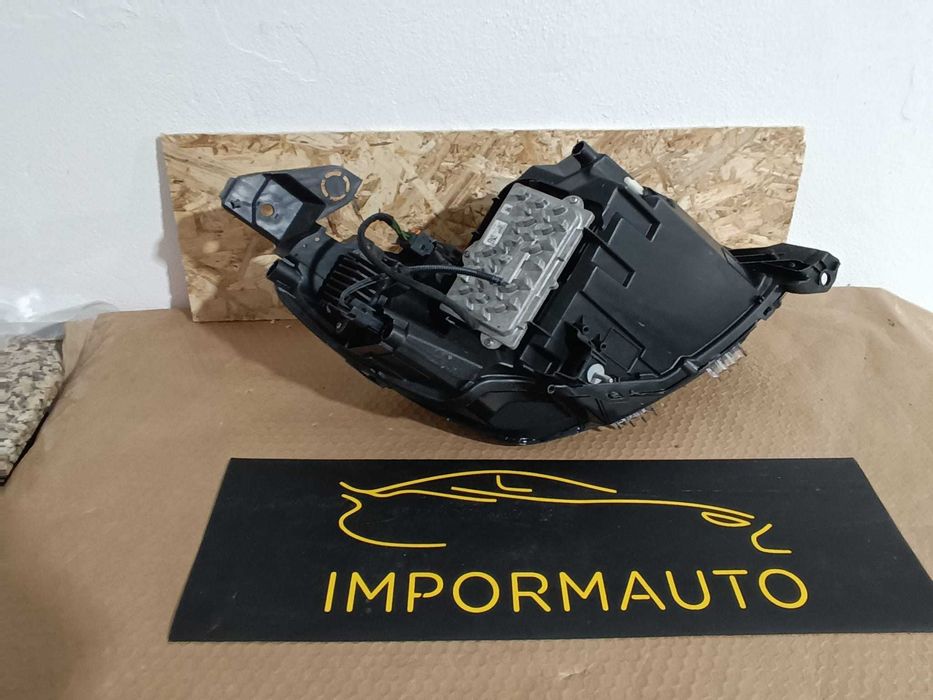 Farois esquerdo e direito Peugeot 2008II GT