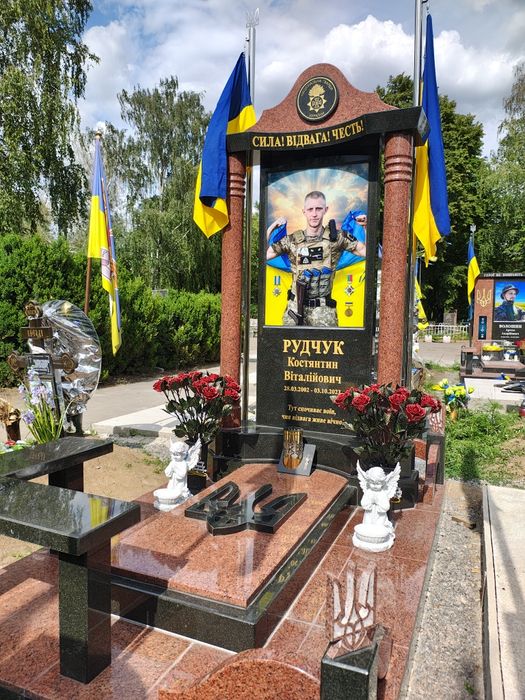 Пам'ятники для військових. Меморіальні комплекси