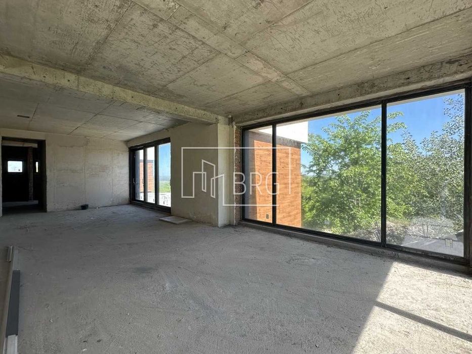 Современный дом с бассейном на террасе 74 сотки Лесники без комиссии