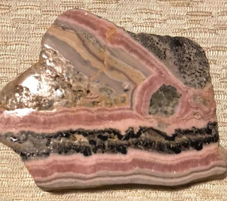 камінь природний родохрозіт