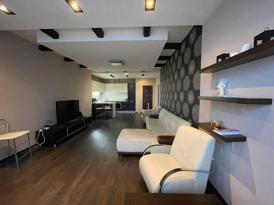 Большая семейная квартира 130м 6 этаж. Теплый дом, парковка во дворе.