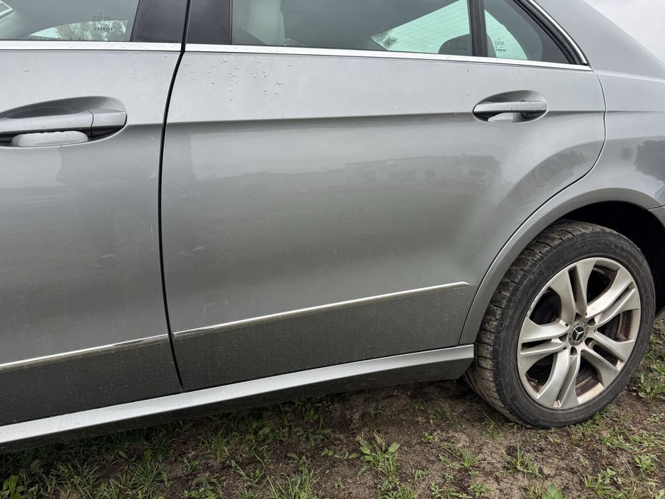 Двері w212 mercedes мерседес дверь 792 колір запчастини двери