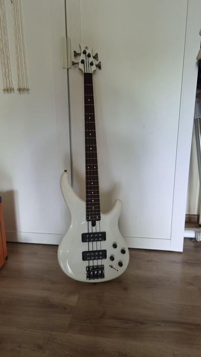 Bass Yamaha TRBX304