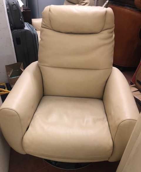 Par de poltronas pele genuína, Divani & Divani