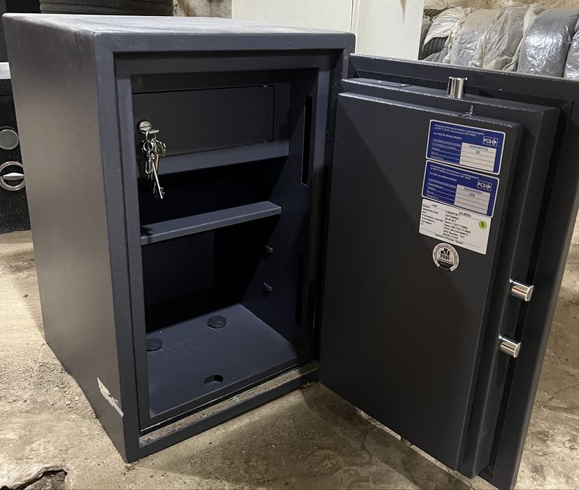 Продам Сейф VALBERG