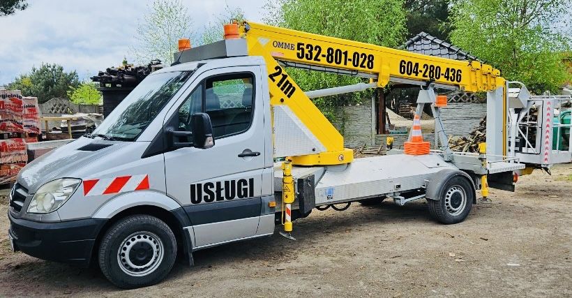 Usługi  podnosnikiem koszowym 21m / przycinka drzew mycie dachów