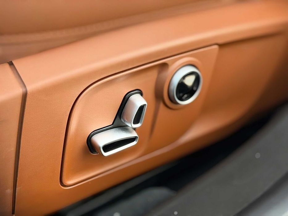 Maserati Ghibli      2021