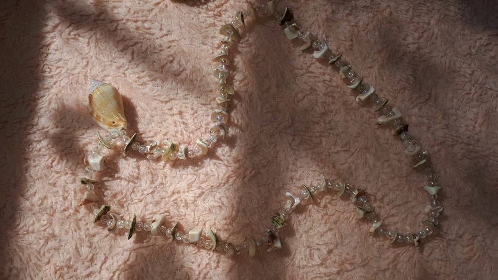 Бусы из ракушек продам