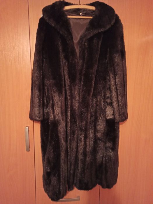 Długie sztuczne futro